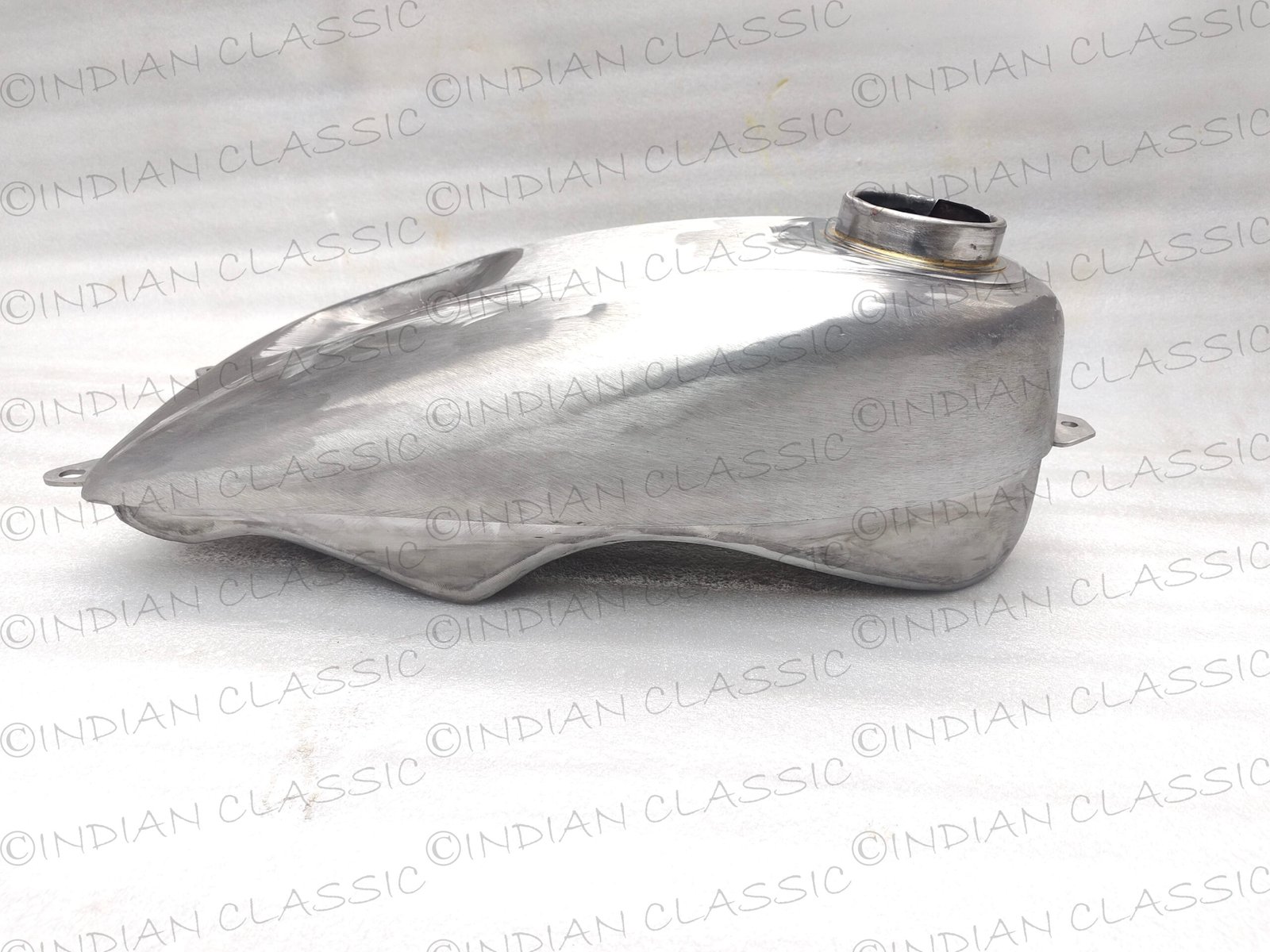 https://indianclassic.in/product-category/fuel-petrol-tanks/
