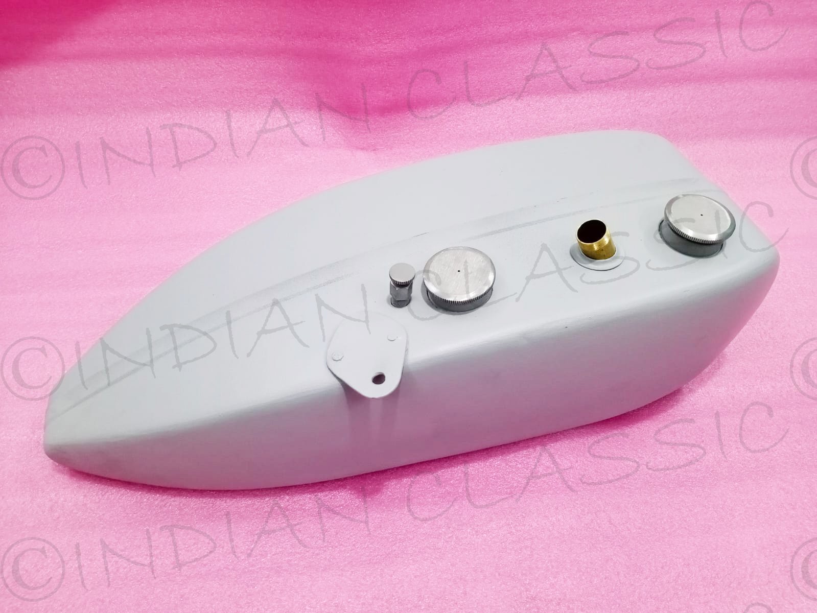 https://indianclassic.in/product-category/fuel-petrol-tanks/